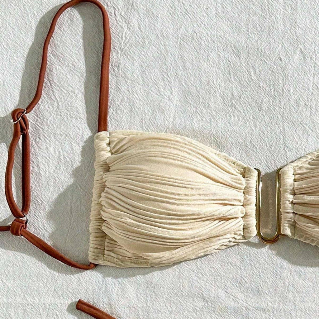 Biquini mediterrani de textura natural – sorra càlida