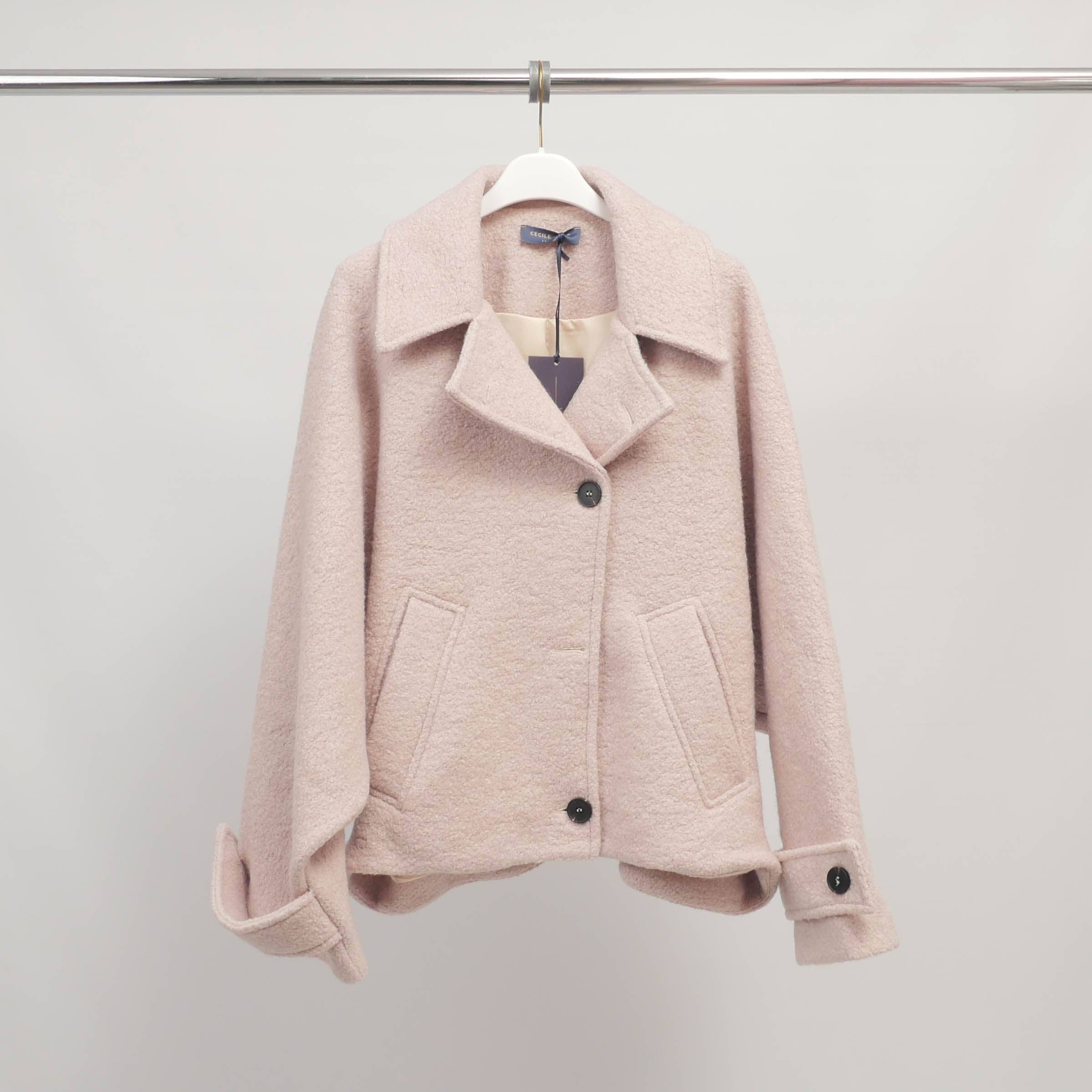 Chaqueta corta de lana mezclada con cuello sastre